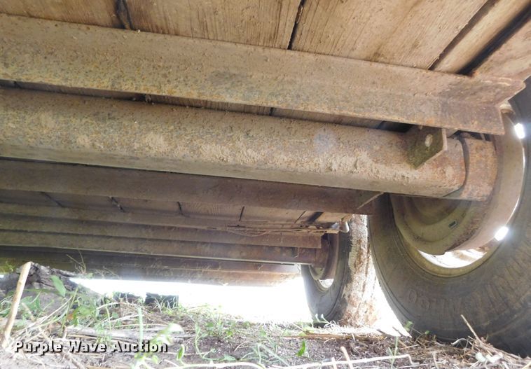 image for item DJ7662 1992 Titan  livestock trailer