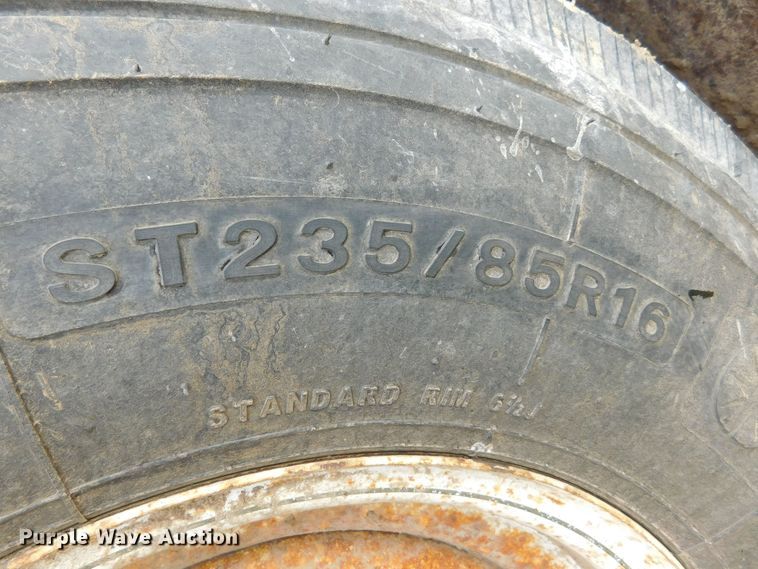 image for item DJ7662 1992 Titan  livestock trailer