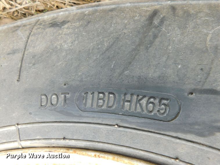 image for item DJ7662 1992 Titan  livestock trailer