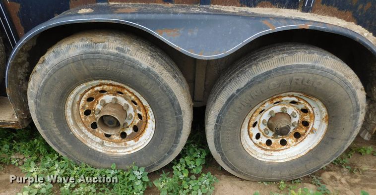 image for item DJ7662 1992 Titan  livestock trailer