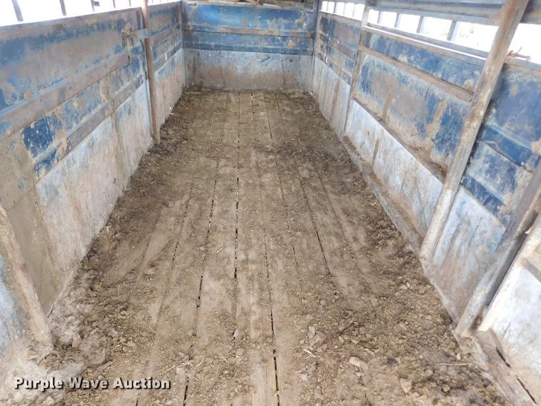 image for item DJ7662 1992 Titan  livestock trailer