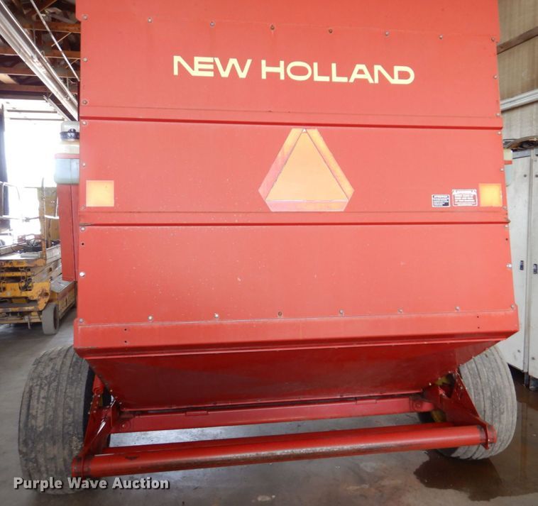 image for item DK0489 New Holland 855  round baler