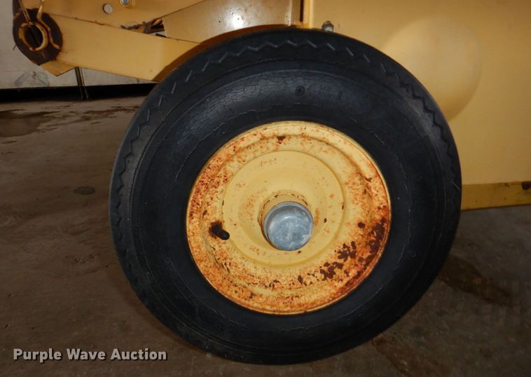 image for item DK0489 New Holland 855  round baler