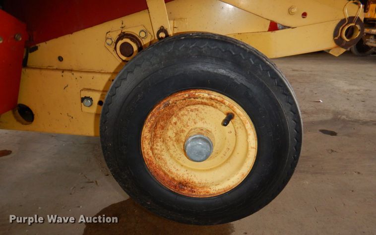 image for item DK0489 New Holland 855  round baler