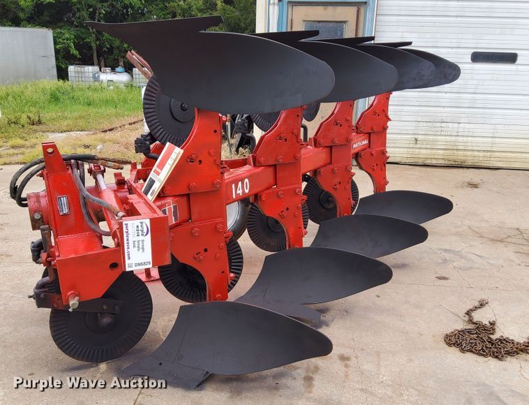 image for item DN6826 International 140  eight bottom two-way plow