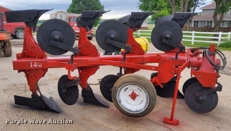 image for item DN6826 International 140  eight bottom two-way plow