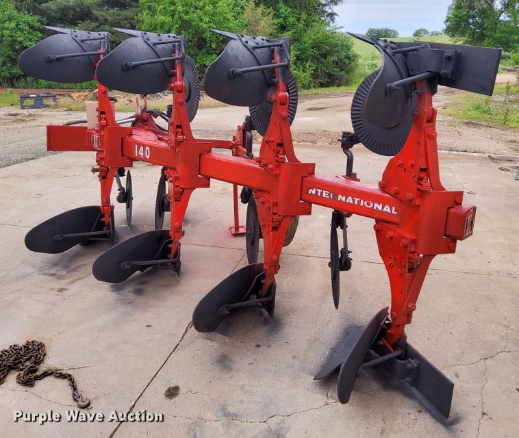 image for item DN6826 International 140  eight bottom two-way plow