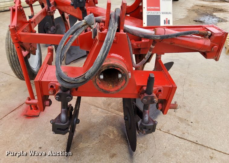 image for item DN6826 International 140  eight bottom two-way plow