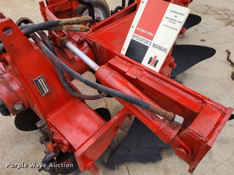 image for item DN6826 International 140  eight bottom two-way plow