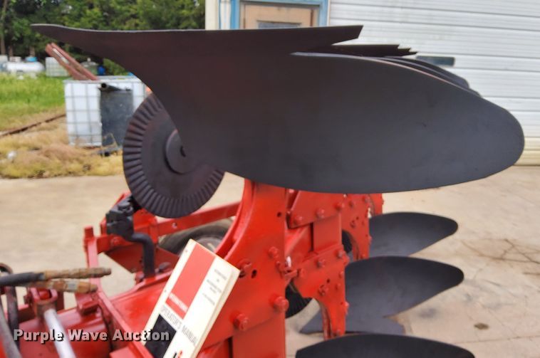 image for item DN6826 International 140  eight bottom two-way plow