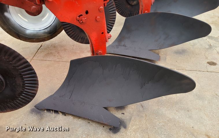 image for item DN6826 International 140  eight bottom two-way plow
