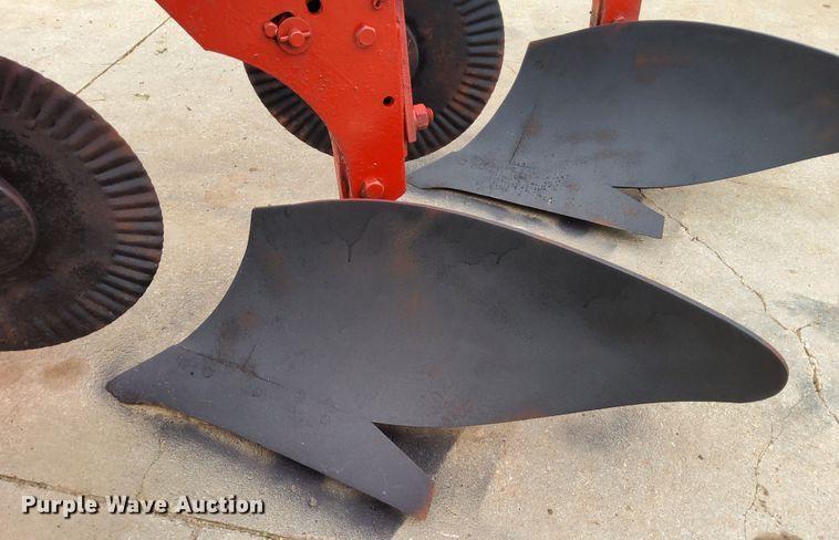 image for item DN6826 International 140  eight bottom two-way plow