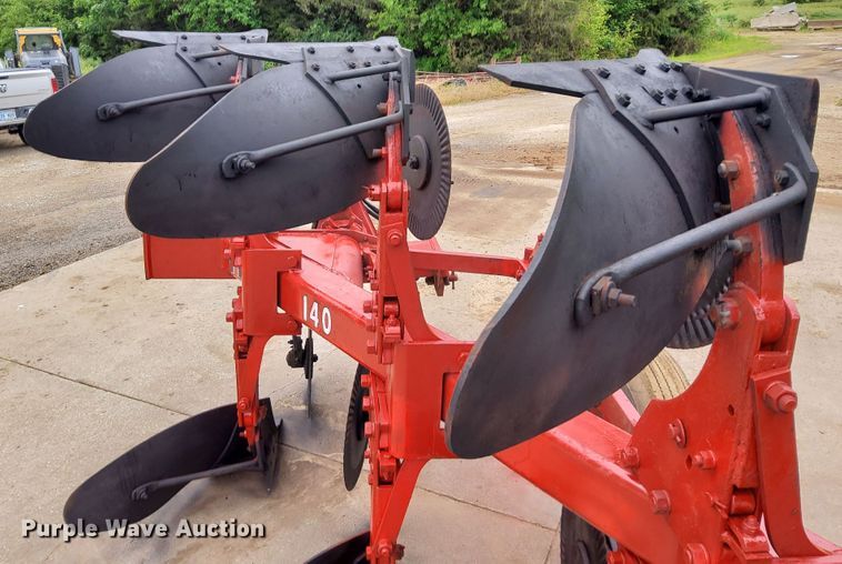 image for item DN6826 International 140  eight bottom two-way plow