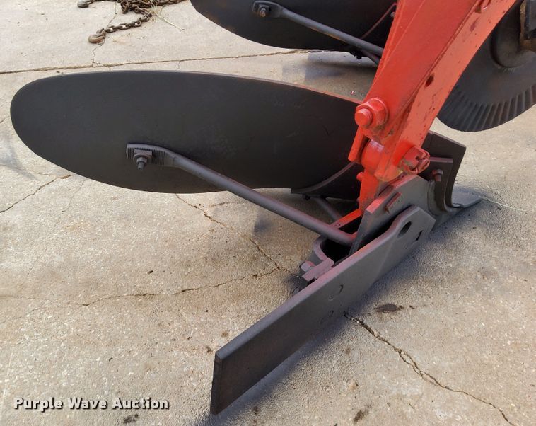 image for item DN6826 International 140  eight bottom two-way plow