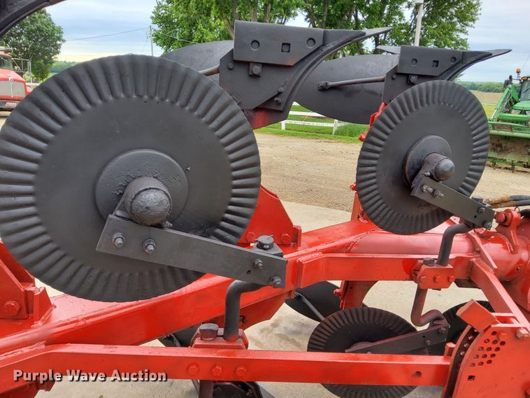 image for item DN6826 International 140  eight bottom two-way plow