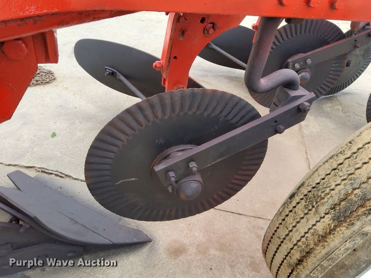 image for item DN6826 International 140  eight bottom two-way plow