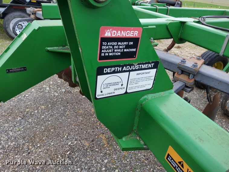 image for item DN6827 John Deere 512  disk ripper