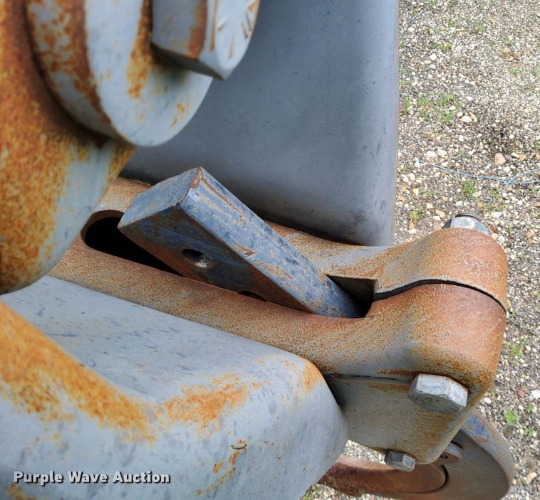 image for item DN6827 John Deere 512  disk ripper