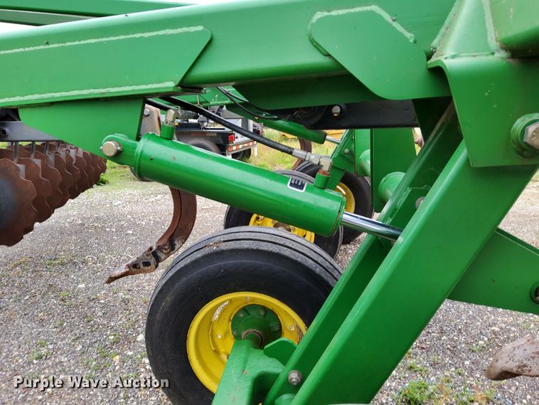 image for item DN6827 John Deere 512  disk ripper