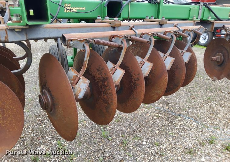 image for item DN6827 John Deere 512  disk ripper