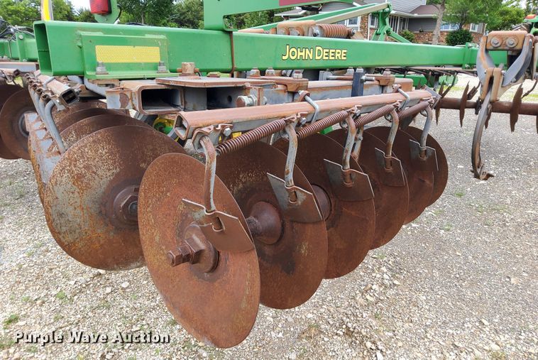 image for item DN6827 John Deere 512  disk ripper
