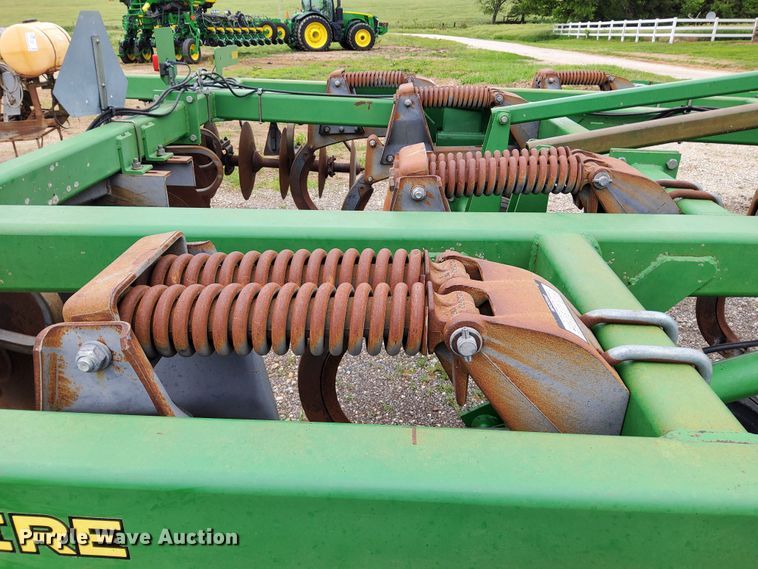 image for item DN6827 John Deere 512  disk ripper