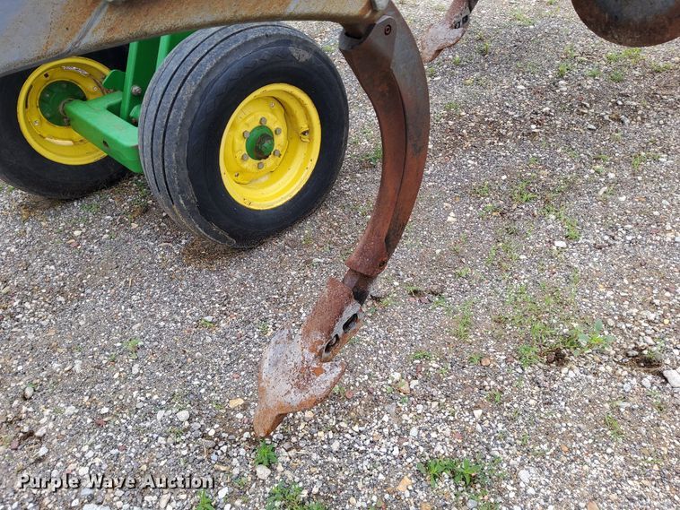 image for item DN6827 John Deere 512  disk ripper