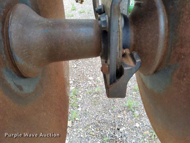 image for item DN6827 John Deere 512  disk ripper