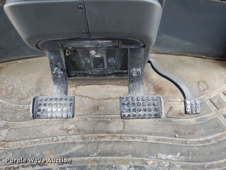 image for item DP4046 2013 Challenger MT965C  4WD tractor