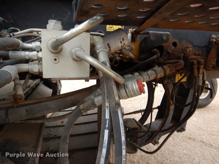 image for item DP4048 2016 MacDon M205  windrower