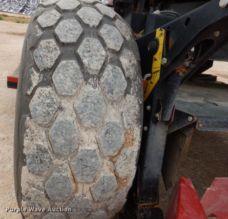 image for item DP4048 2016 MacDon M205  windrower