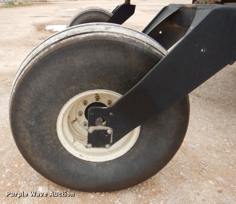 image for item DP4048 2016 MacDon M205  windrower