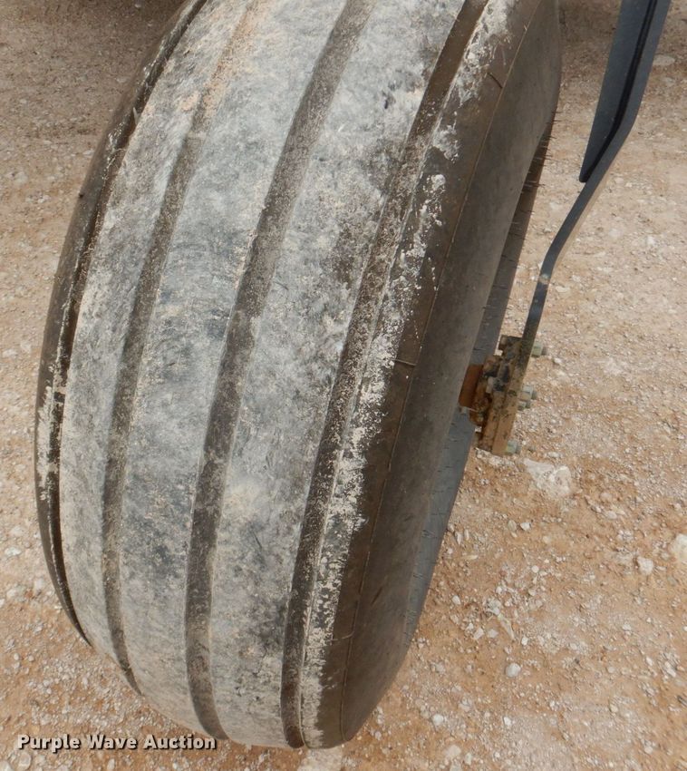 image for item DP4048 2016 MacDon M205  windrower