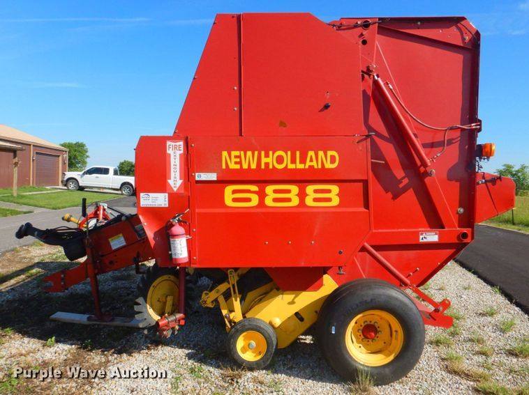 image for item DP4257 New Holland 688  round baler