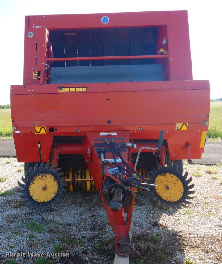 image for item DP4257 New Holland 688  round baler