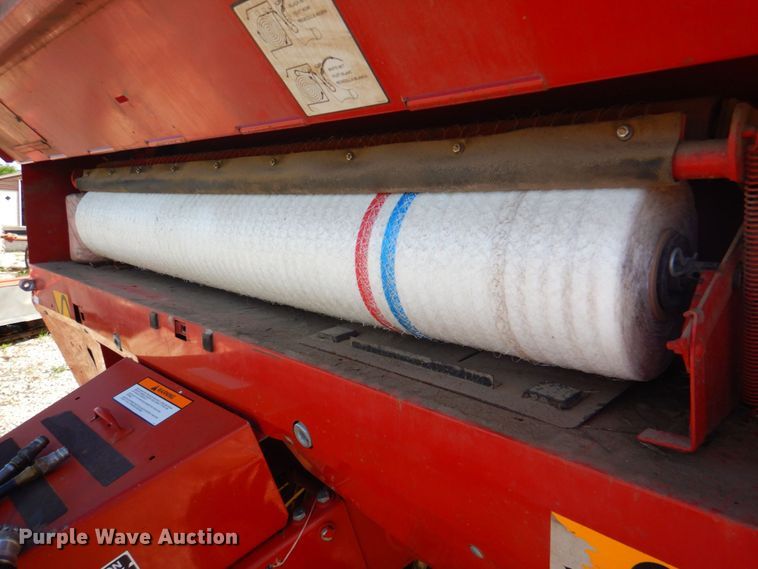 image for item DP4257 New Holland 688  round baler