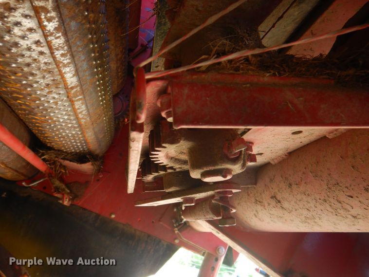 image for item DP4257 New Holland 688  round baler