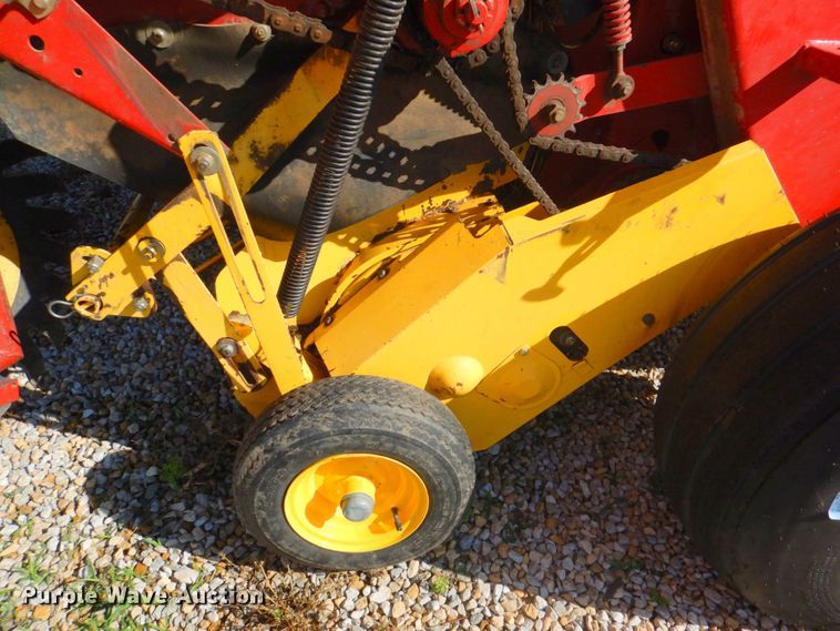 image for item DP4257 New Holland 688  round baler