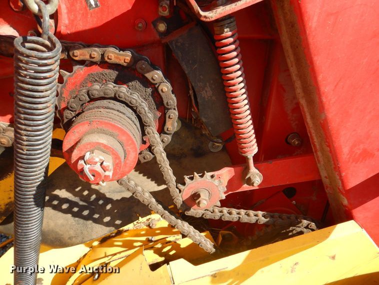 image for item DP4257 New Holland 688  round baler