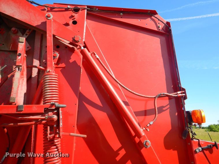 image for item DP4257 New Holland 688  round baler