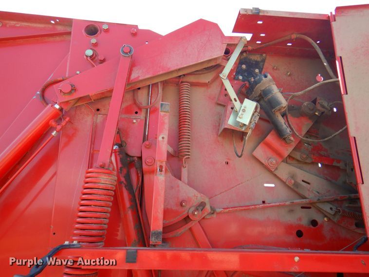 image for item DP4257 New Holland 688  round baler