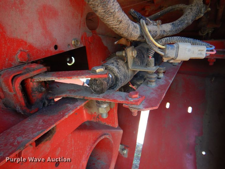 image for item DP4257 New Holland 688  round baler