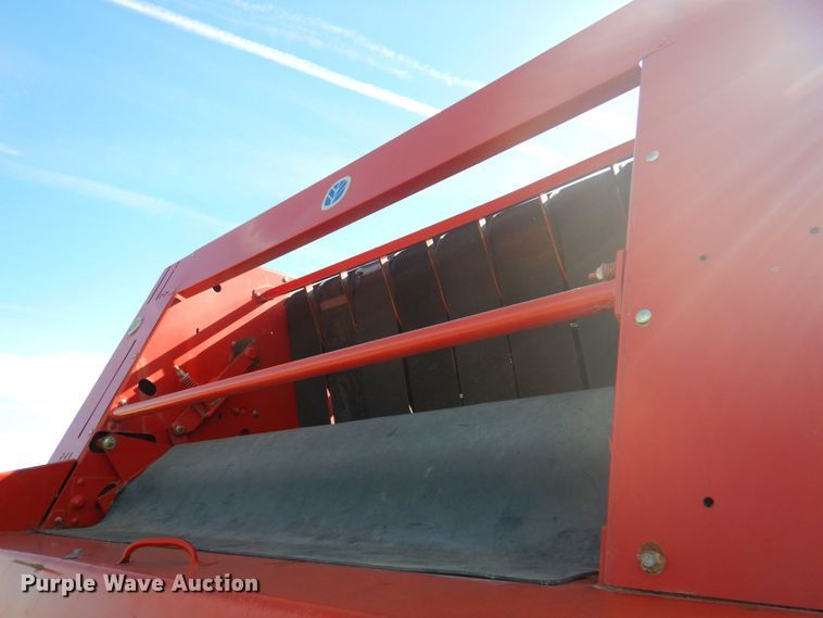 image for item DP4257 New Holland 688  round baler