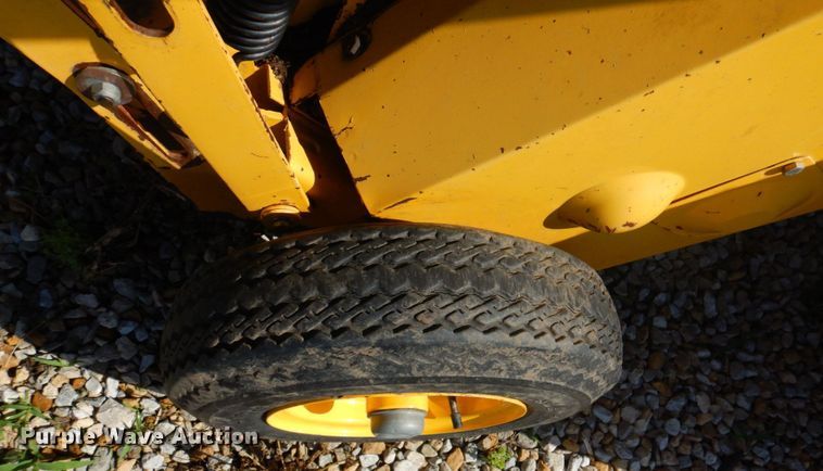 image for item DP4257 New Holland 688  round baler