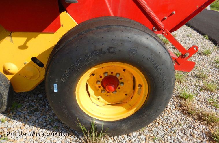 image for item DP4257 New Holland 688  round baler