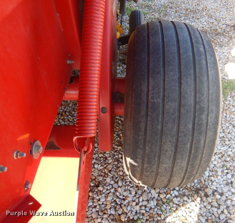 image for item DP4257 New Holland 688  round baler