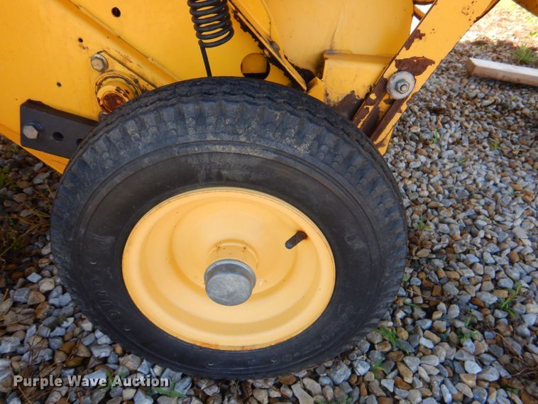 image for item DP4257 New Holland 688  round baler