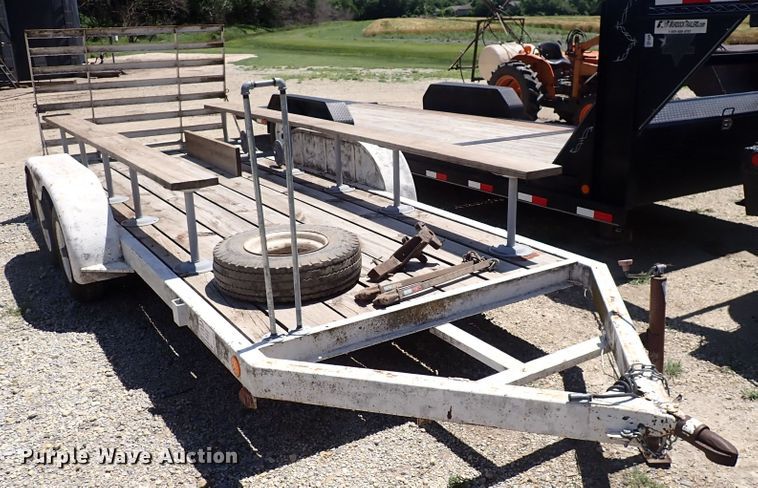 image for item DS7091 1983 Diamond C CHT  utility trailer