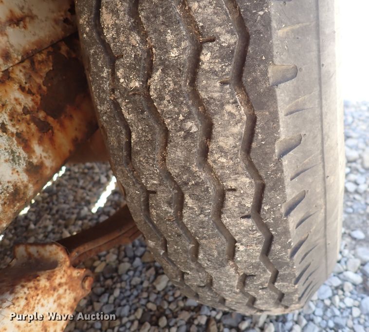 image for item DS7091 1983 Diamond C CHT  utility trailer