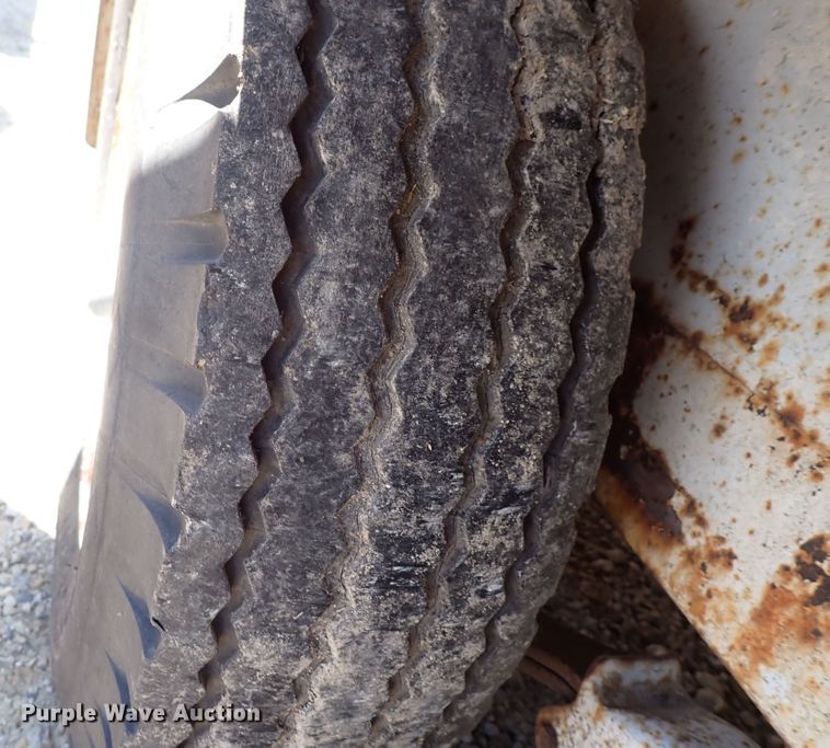 image for item DS7091 1983 Diamond C CHT  utility trailer